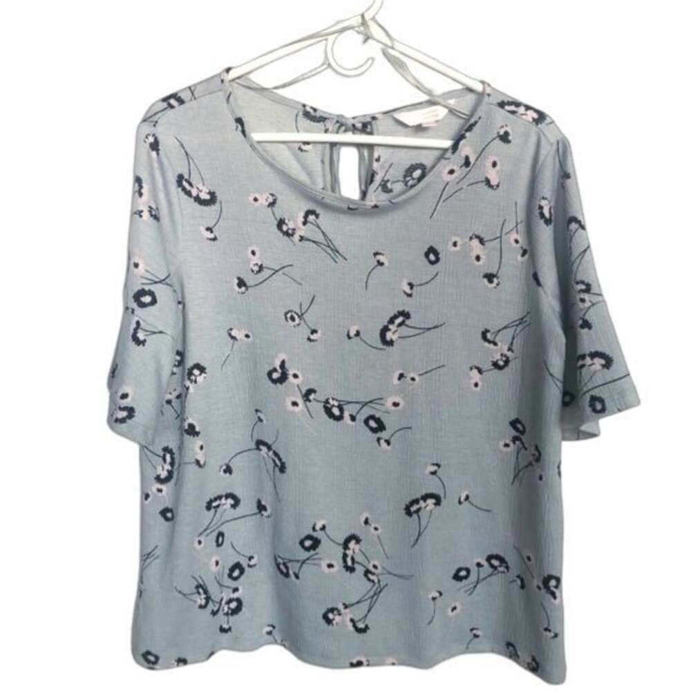 LC Lauren Conrad Blue Floral Wide Sleeve Keyhole Back Blouse